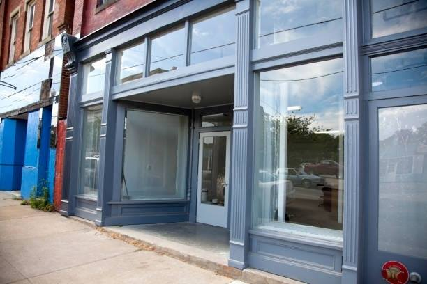 Professional storefront painting work by Dunnigan Painting